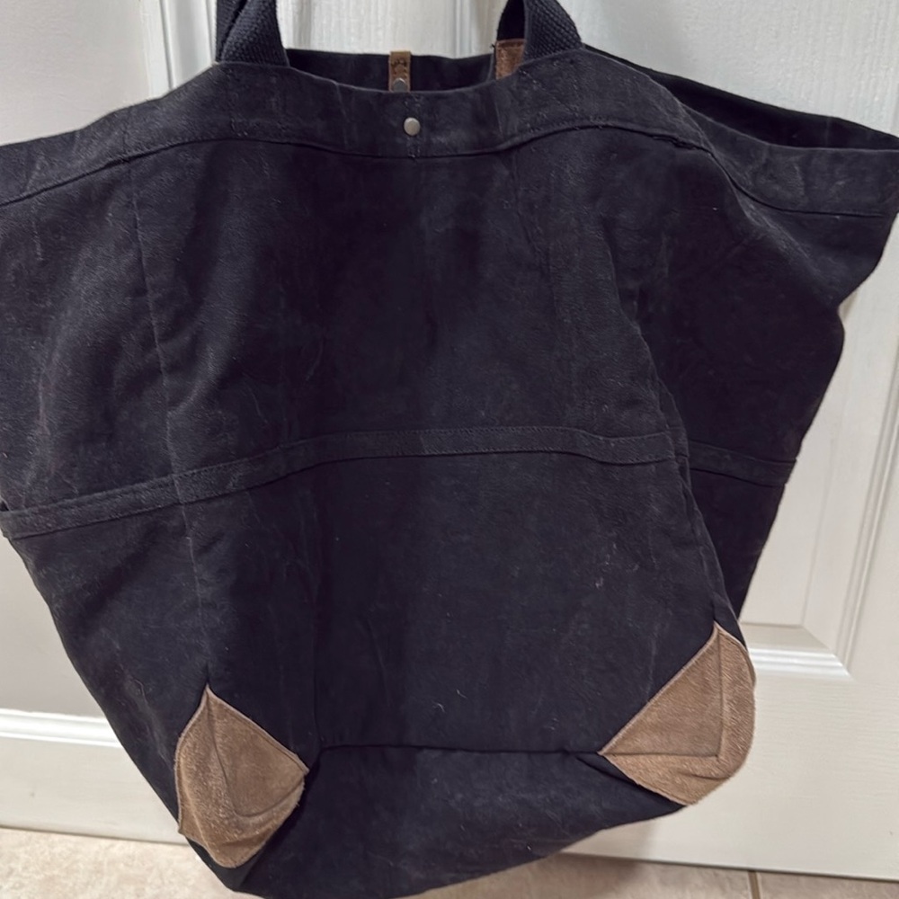 WE THE FREE
We The Free Canvas Tote In black